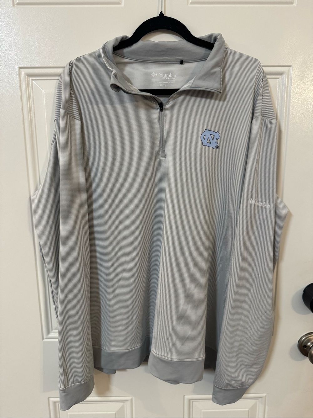 Columbia Men’s Light Gray Golf 1/4 Zip Pullover with Carolina Blue UNC Logo